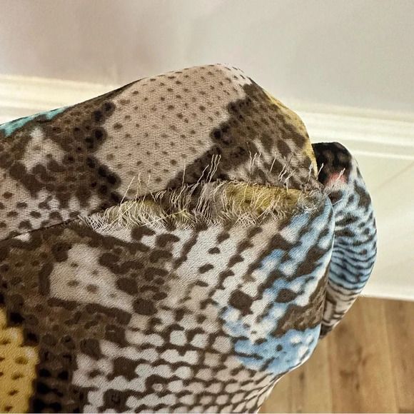 Peach Love California Snakeskin Short Sleeve Cutout Shorts Romper Sz M GUC - Picture 10 of 11